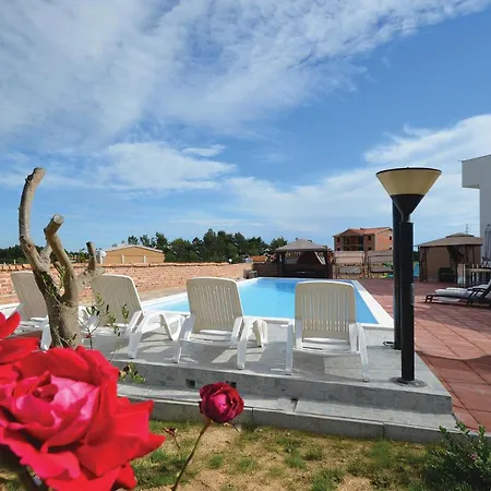 2 Bedroom Gorgeous In * Nin