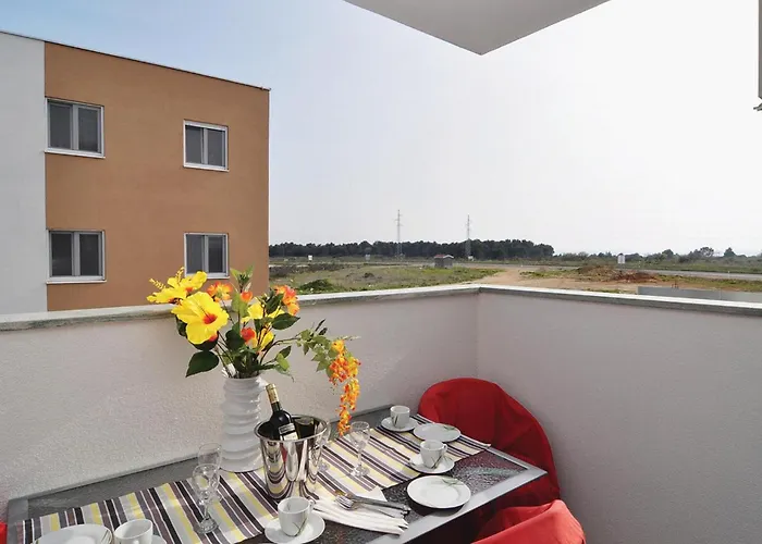 2 Bedroom Gorgeous In *