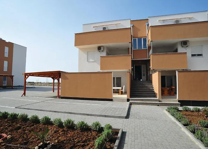 2 Bedroom Gorgeous In Apartament Nin