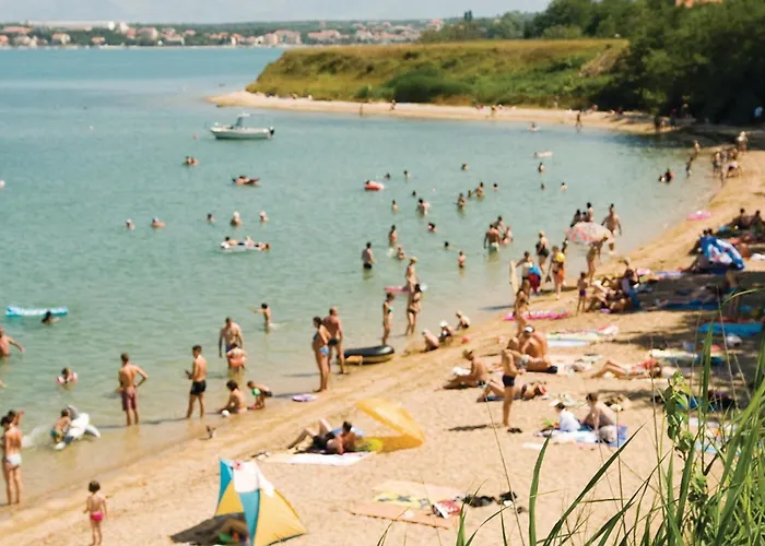 2 Bedroom Gorgeous In Lägenhet