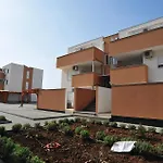 2 Bedroom Gorgeous In Apartment
