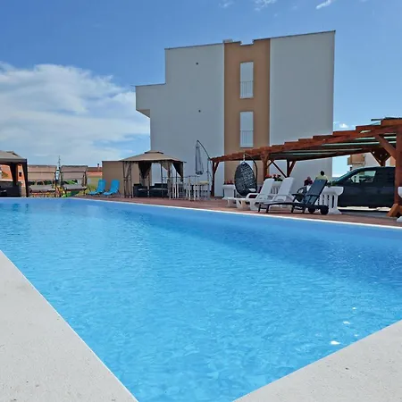 2 Bedroom Gorgeous In Apartamento