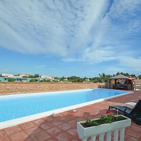 2 Bedroom Gorgeous In * Nin